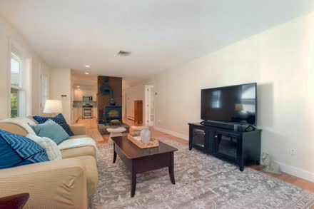2 Seekonk St s026