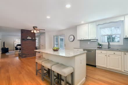 2 Seekonk St s037
